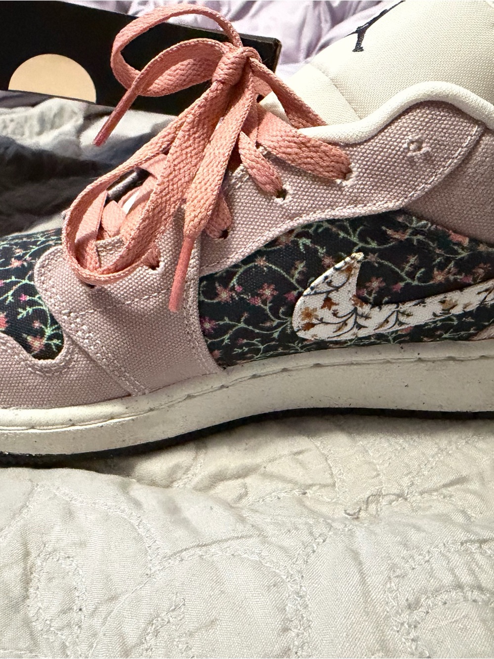 Nike Air Jordan 1 Low SE GS Floral FJ3445-001 Size 7Y Women’s 8.5 w/ Box - Picture 4 of 9